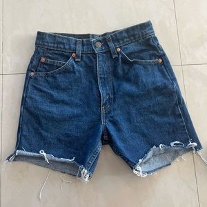 Vintage Levi’s shorts *orange tab*